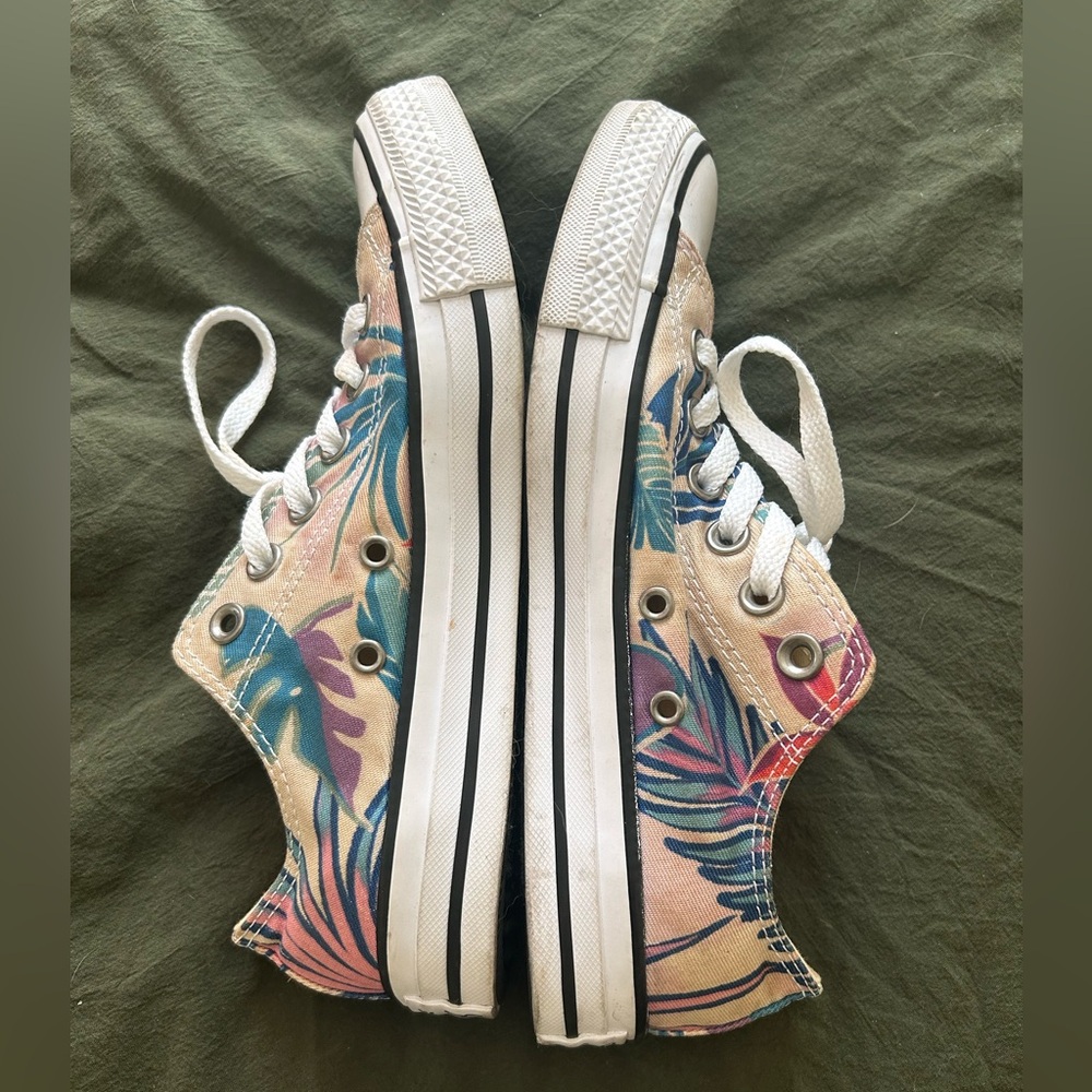 Converse Size 7 Tropical Pattern Sneakers